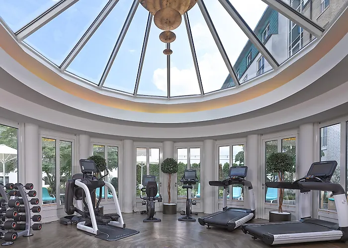 Grand Elysee Hotel 5*