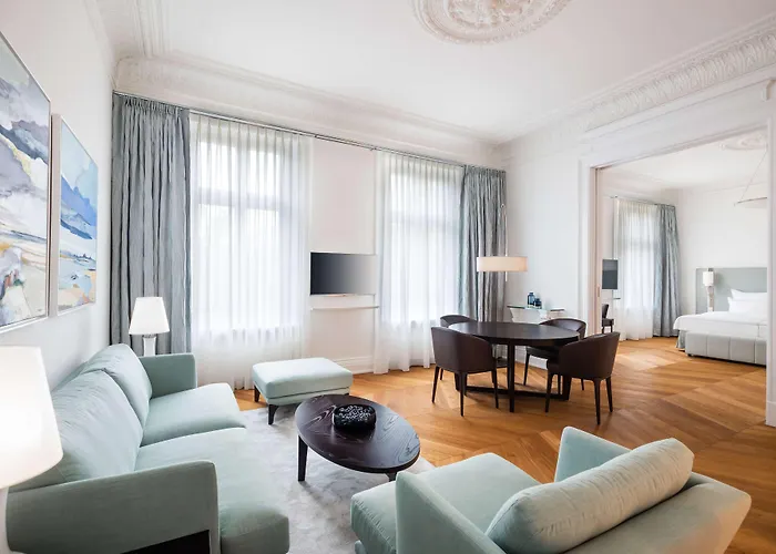 Grand Elysee Hotel 5*