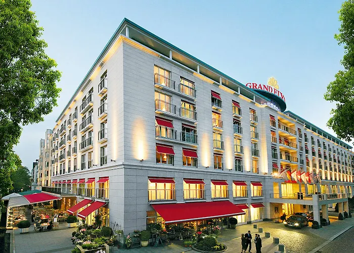 Grand Elysee Hotel 5*